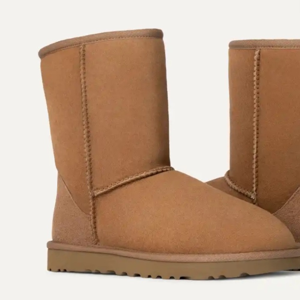 UGG Tan Classic Short II Boots M7 Chestnut like new Australia size 7 authentic